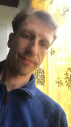 Warme boezem van lieve vrouw gezocht.