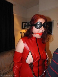 Sado Mr met jaren ervaring zoekt maso slavin of maso stellen. Leeftijd niet belangrijk