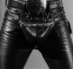 Als Kinky onderdanig stel écht aan jullie trekken komen !