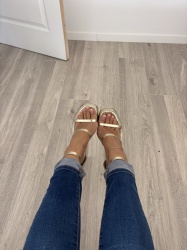 Sinds je hier bent, behandel ik je graag als een huisdier of een seksueel object.