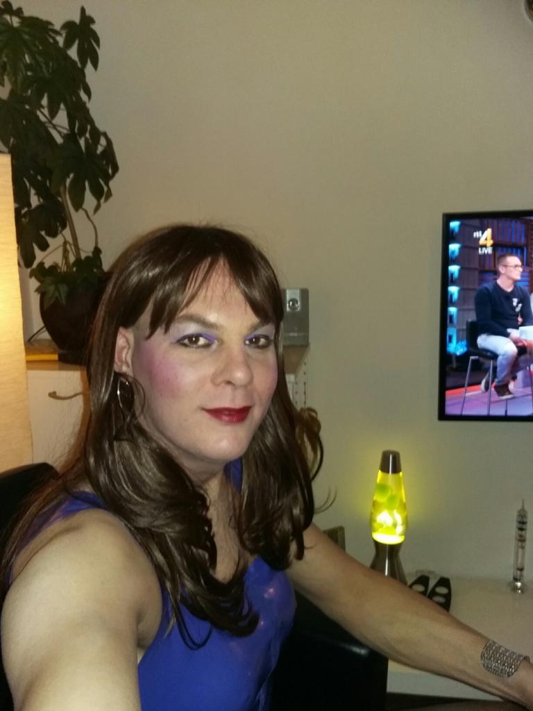 Vrouw zoekt travestiet neuksletje Vrouw zoekt travestiet neuksletje